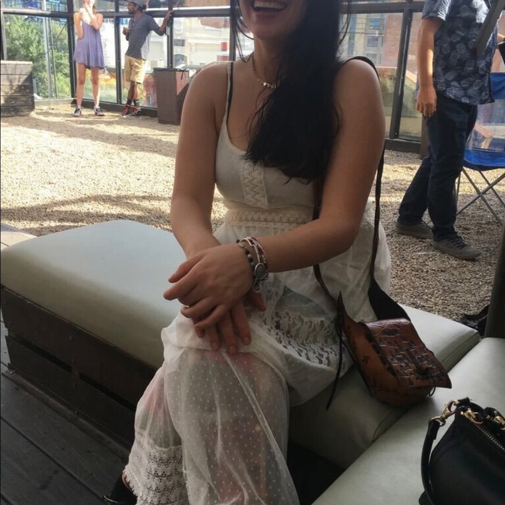 Pretty lacy white dress 👗